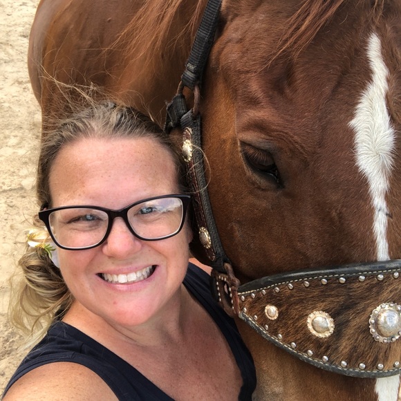 🌺 Meet your Posher 🌺 - Picture 4 of 12